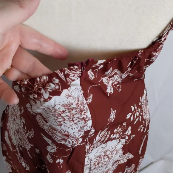 🆕 FLORAL Cowl Neck Burgundy Dress with Back Slit / Medium - Picture 7 of 8